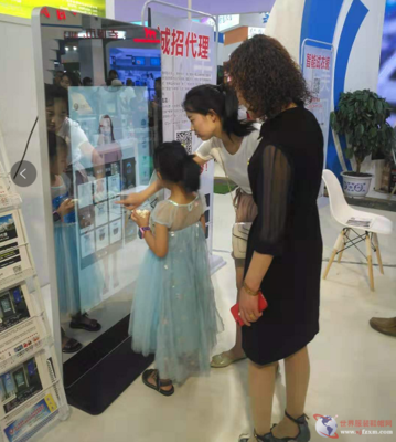 智能試衣鏡 互聯(lián)網(wǎng)新零售生活館中的美妝新體驗